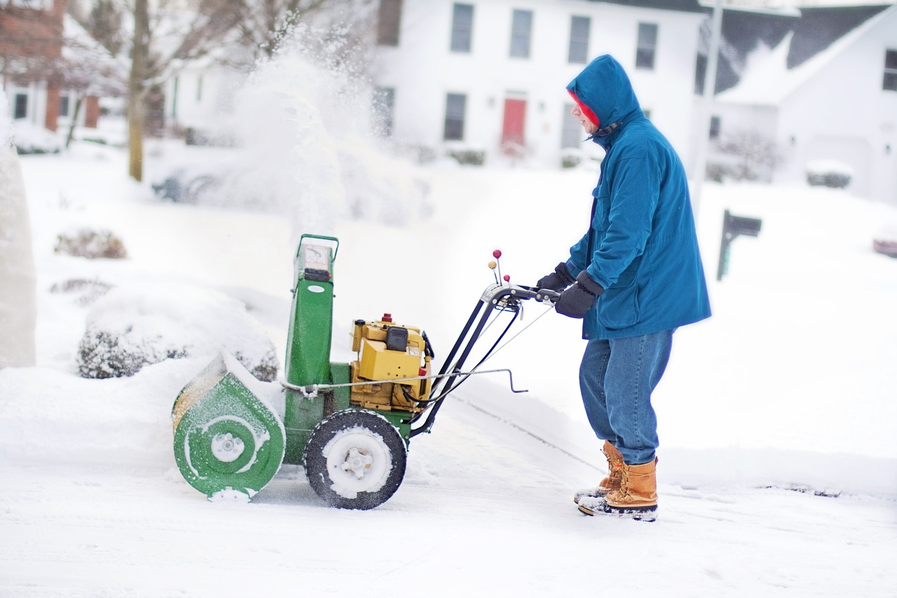 snow blower, man, work-584380.jpg